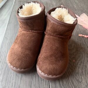 Brown Suede Baby Booties with Fur Lining